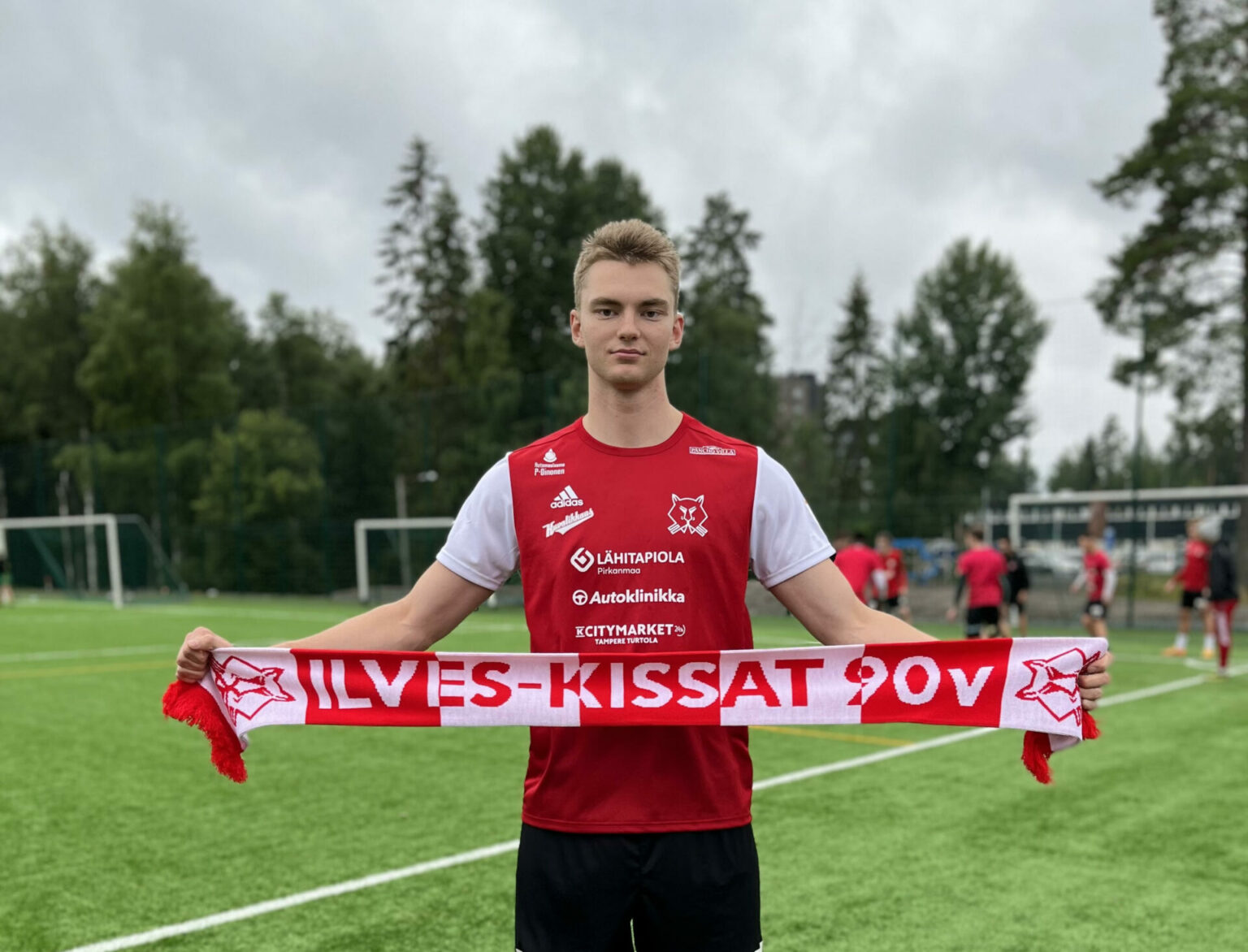 Nuutti Mustalahti ja Paavo Näykki Kissoihin Kiitos Phil ja Johan